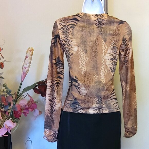 NWOT NESS Women's Multi Color Print V Neck Stretchy Pleated Top Size 0 - Picture 6 of 7